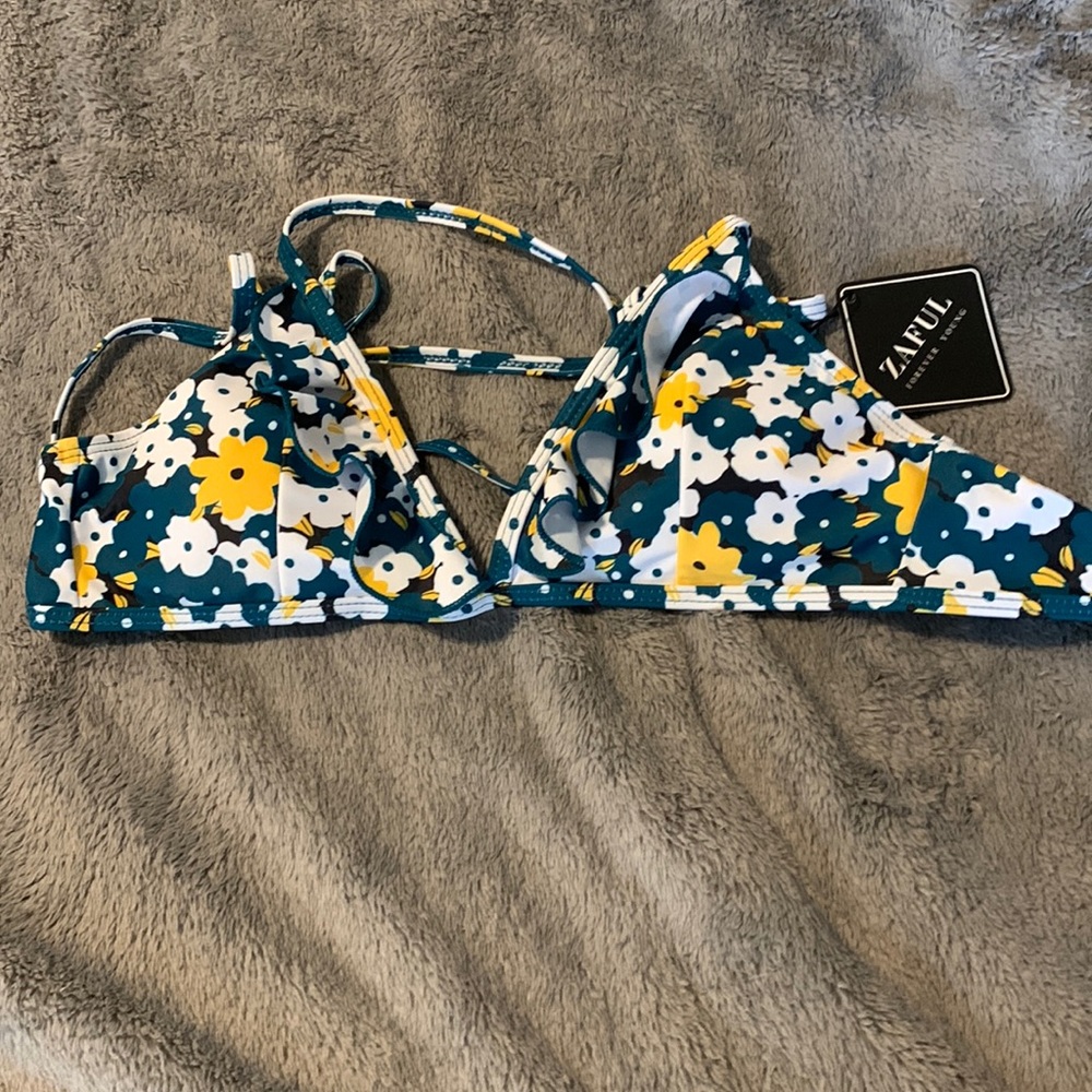 Zaful Women’s Bikini top! NWT Size 4